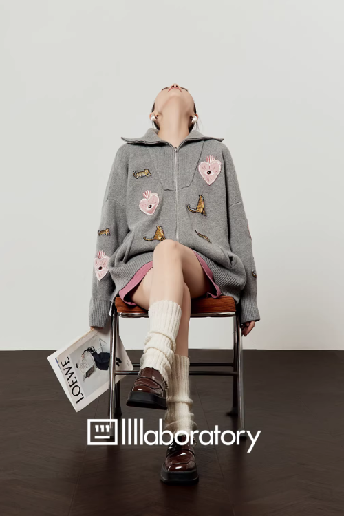 Polo Collar Embroidered Knit Cardigan / Pink Denim Skirt