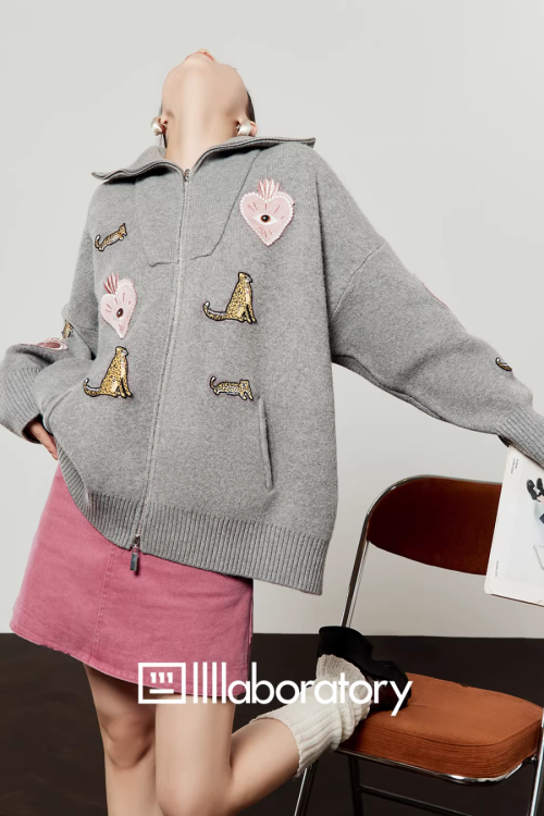 Polo Collar Embroidered Knit Cardigan / Pink Denim Skirt