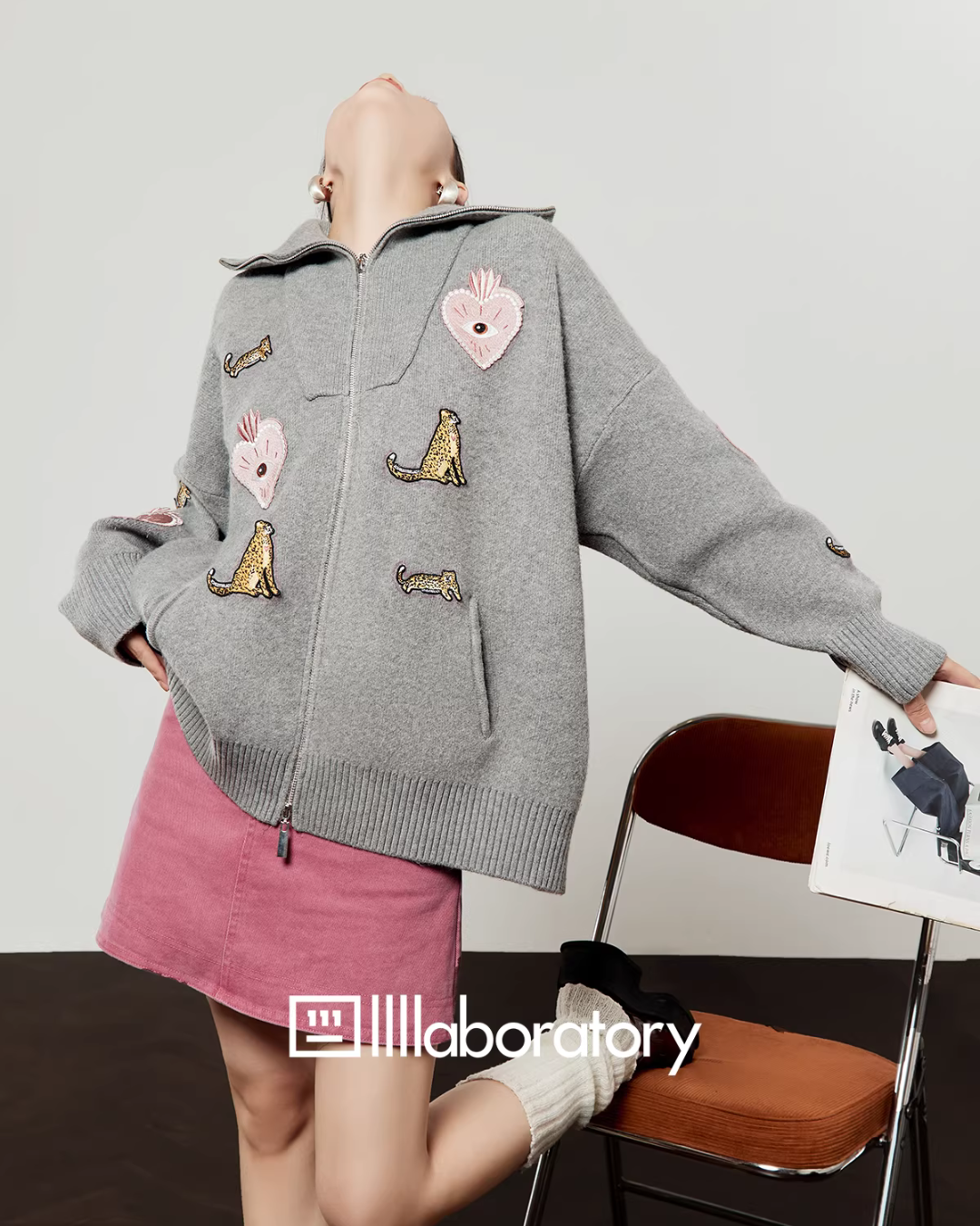 Polo Collar Embroidered Knit Cardigan / Pink Denim Skirt Polo Collar Embroidered Knit Cardigan / Pink Denim Skirt