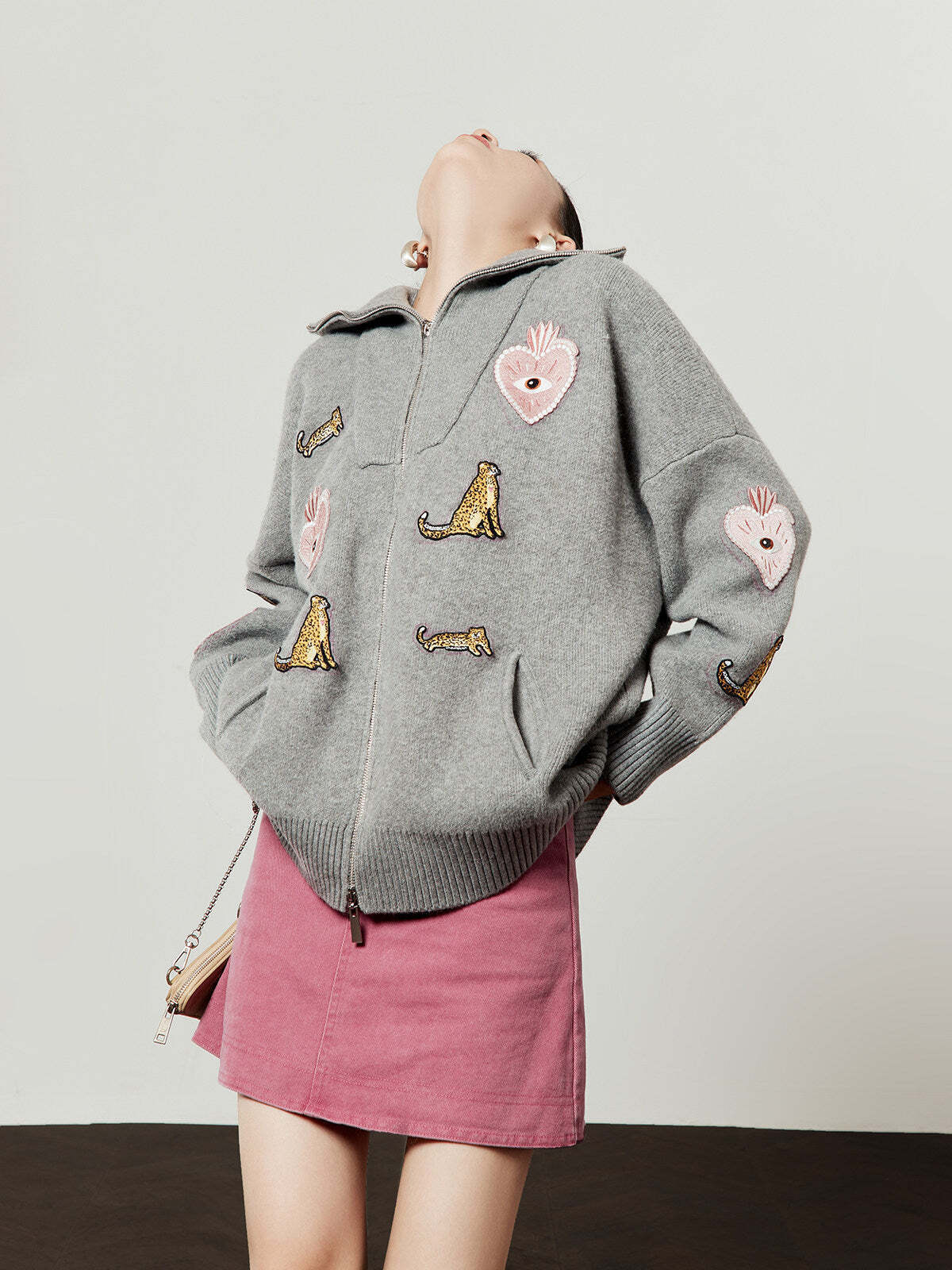 Polo Collar Embroidered Knit Cardigan / Pink Denim Skirt Polo Collar Embroidered Knit Cardigan / Pink Denim Skirt
