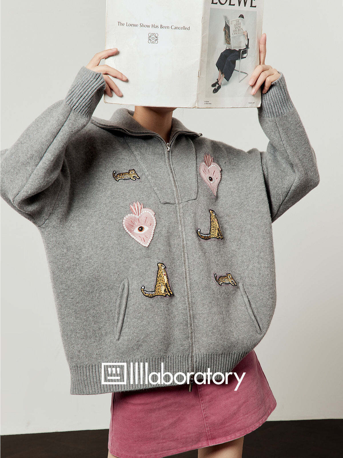 Polo Collar Embroidered Knit Cardigan / Pink Denim Skirt Polo Collar Embroidered Knit Cardigan / Pink Denim Skirt