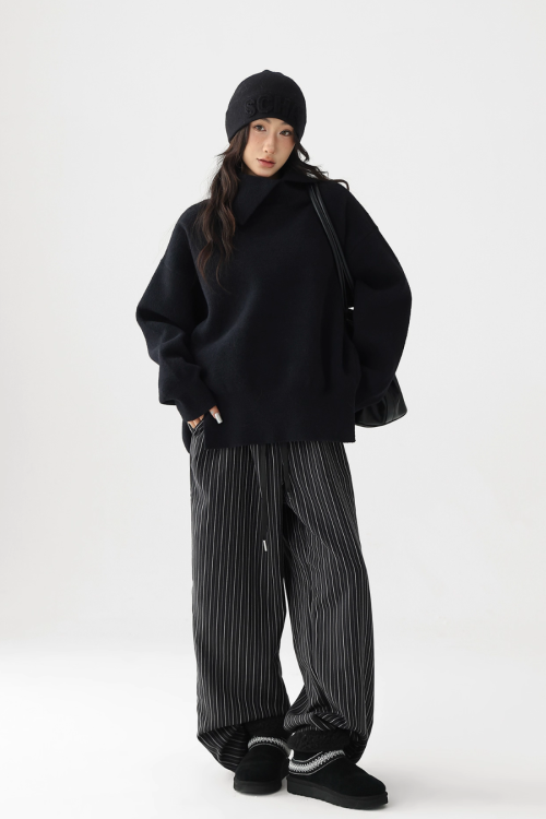 Retro Split Pullover Knit