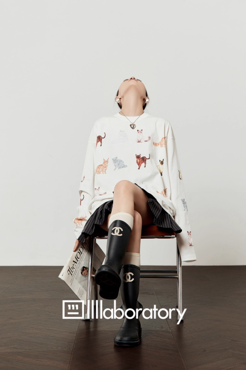 Round Knit Top / Striped A-Line Mini Skirt