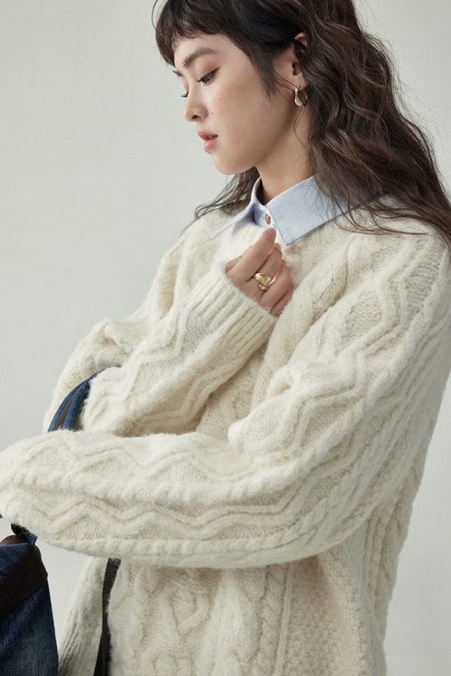 Round Neck Cable Knit Top