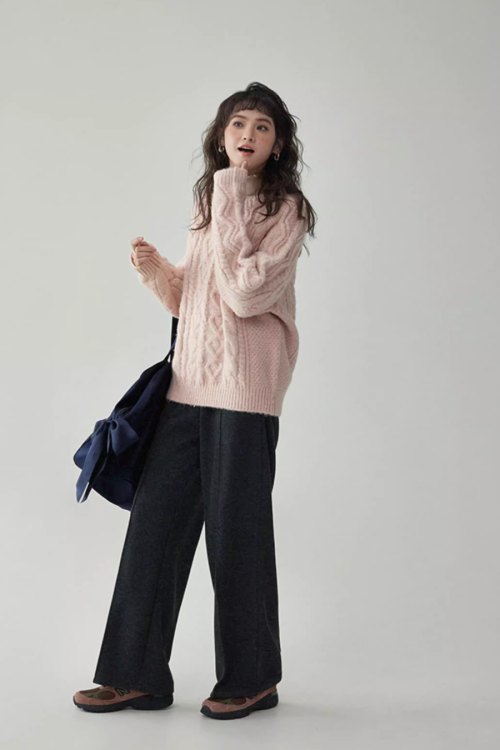 Round Neck Cable Knit Top