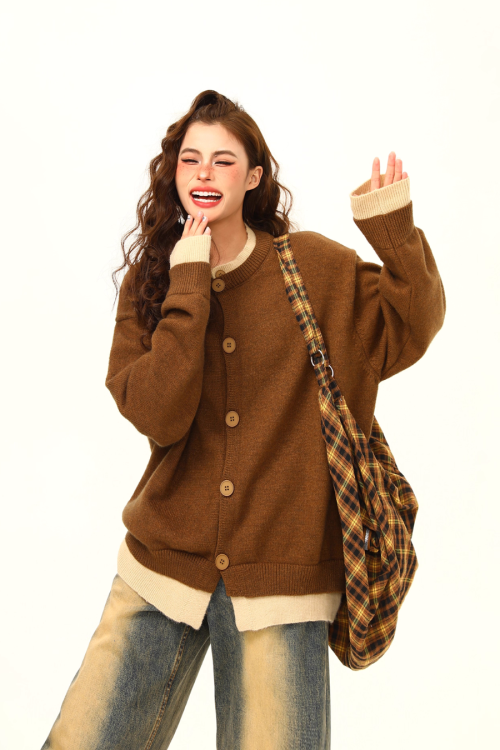 Round Neck Knit Cardigan