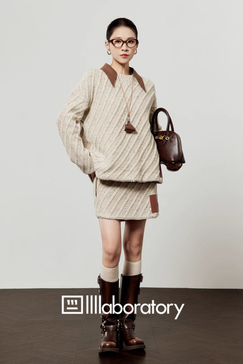 Round Neck Loose Knit / Slim Fit Skirt