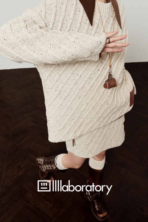 Round Neck Loose Knit / Slim Fit Skirt
