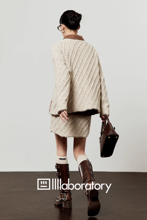 Round Neck Loose Knit / Slim Fit Skirt