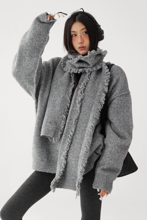 Round-Neck Pullover Knit / Scarf