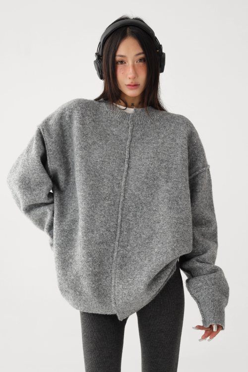 Round-Neck Pullover Knit / Scarf