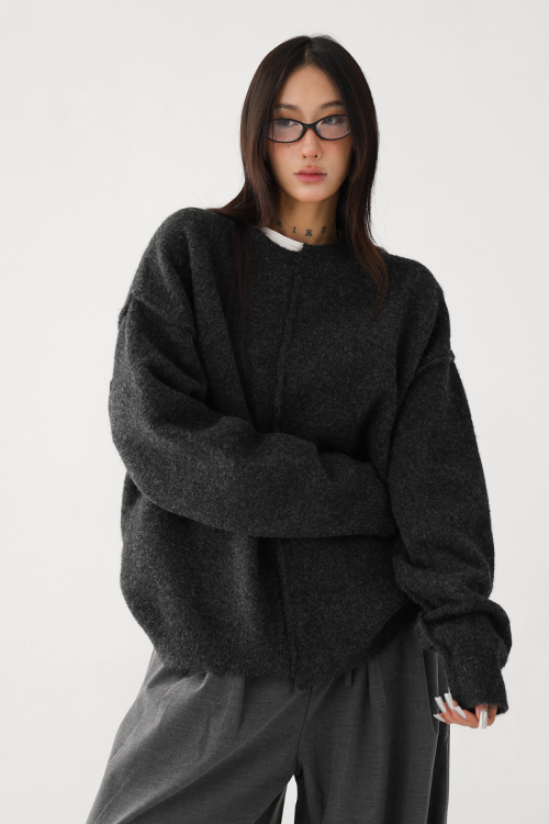 Round-Neck Pullover Knit / Scarf