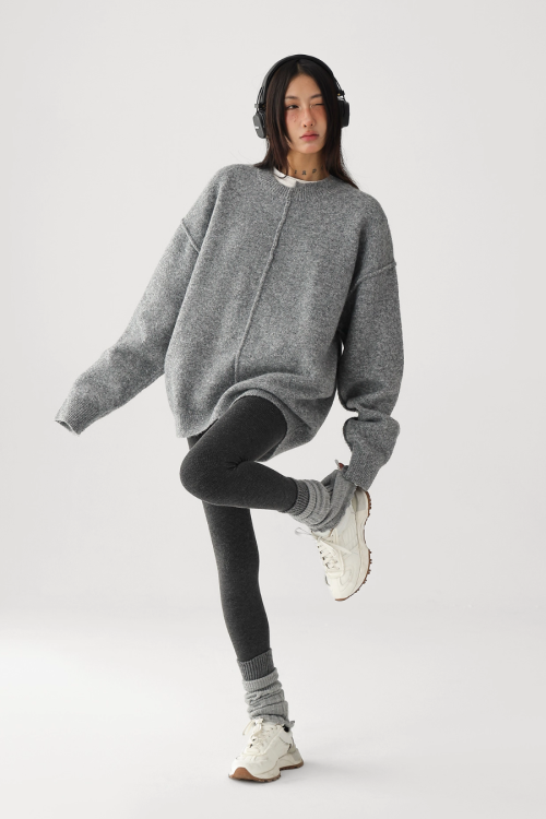 Round-Neck Pullover Knit / Scarf