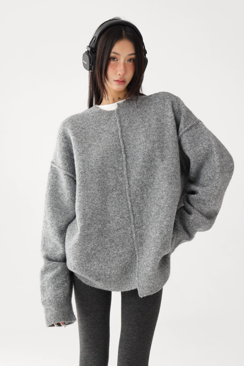 Round-Neck Pullover Knit / Scarf