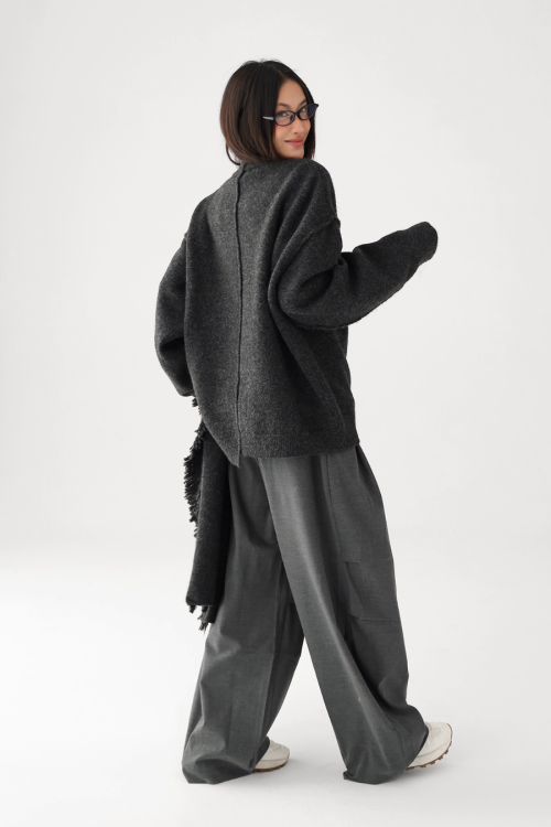 Round-Neck Pullover Knit / Scarf