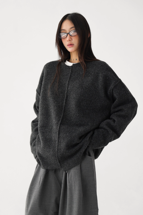 Round-Neck Pullover Knit / Scarf