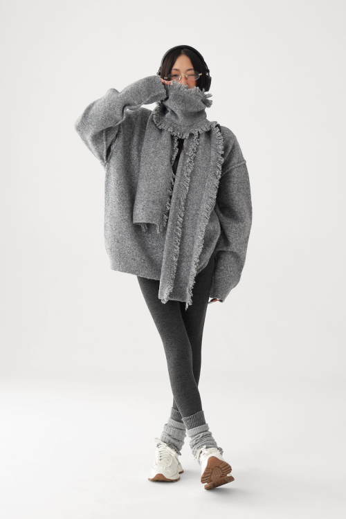 Round-Neck Pullover Knit / Scarf