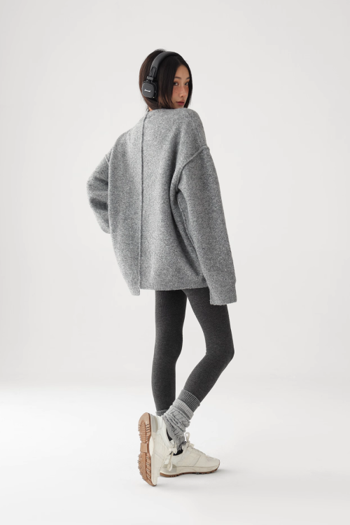 Round-Neck Pullover Knit / Scarf