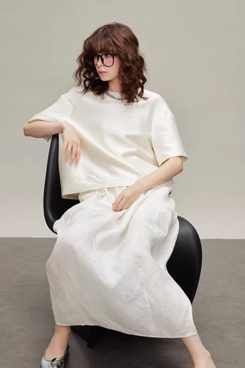 Silk Short-Sleeve Top / Silk Embroidered Half Skirt