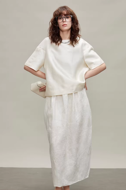 Silk Short-Sleeve Top / Silk Embroidered Half Skirt