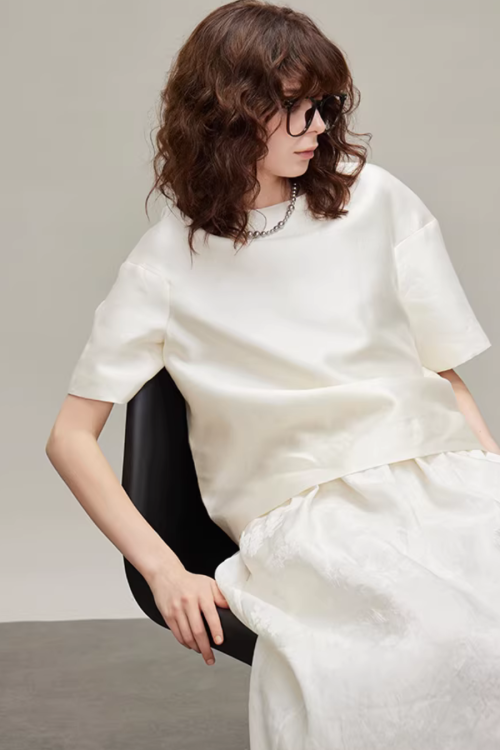 Silk Short-Sleeve Top / Silk Embroidered Half Skirt