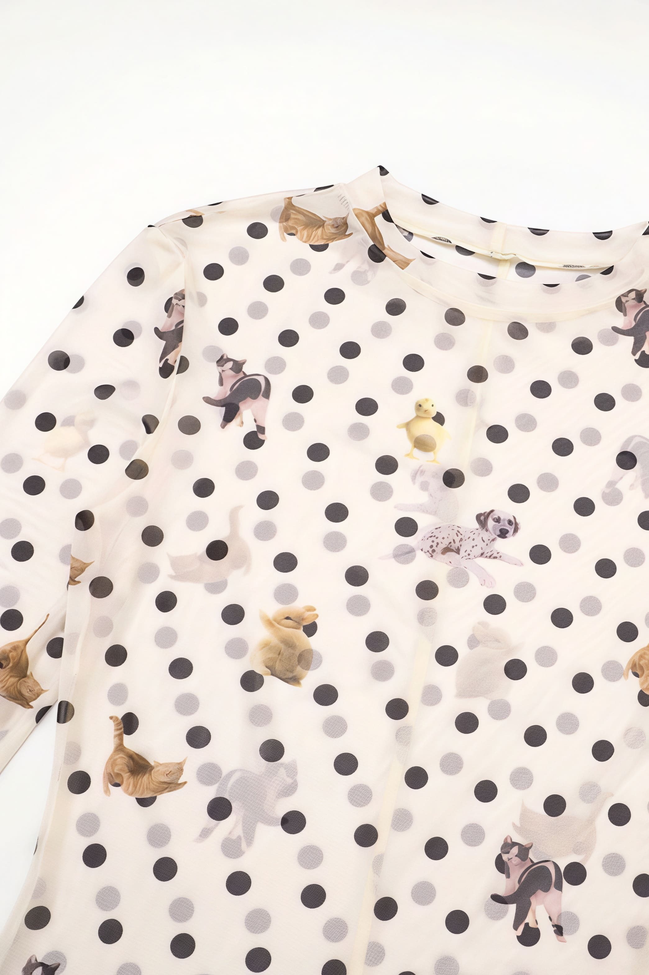 Slim Fit Short Length Animal Print Blouse Slim Fit Short Length Animal Print Blouse