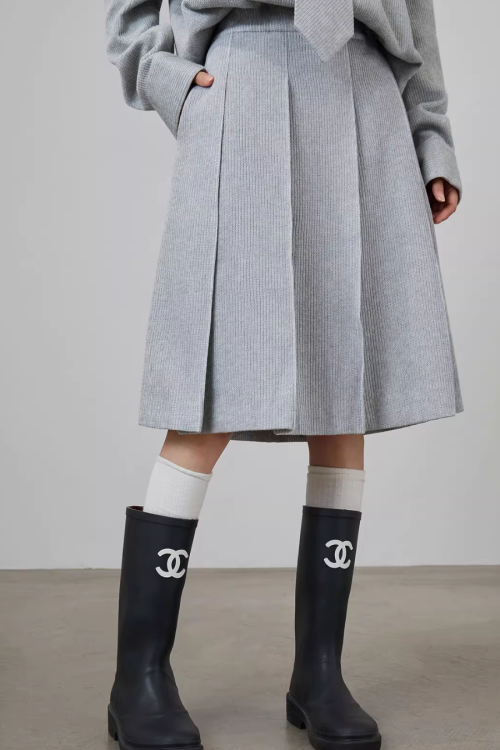 Soft Loose Long Sleeve Shirt / Knee Length Skirt