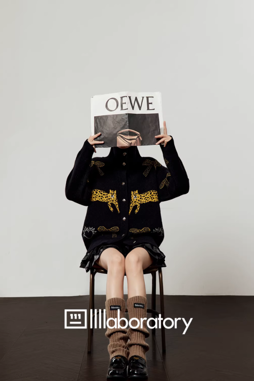 Stand Collar Leopard Jacquard Knit