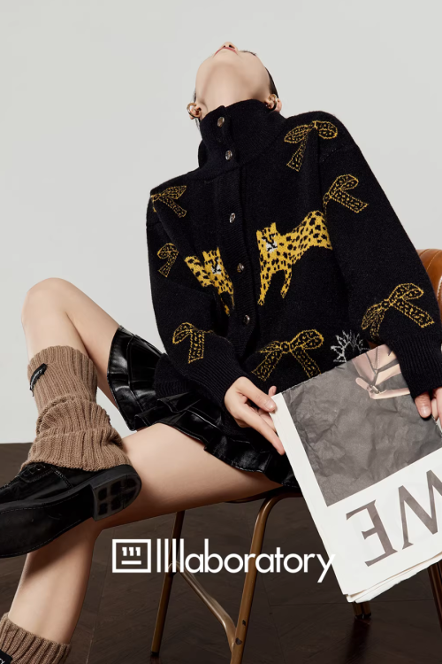 Stand Collar Leopard Jacquard Knit