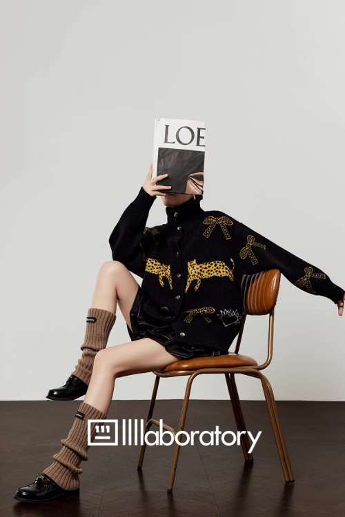 Stand Collar Leopard Jacquard Knit