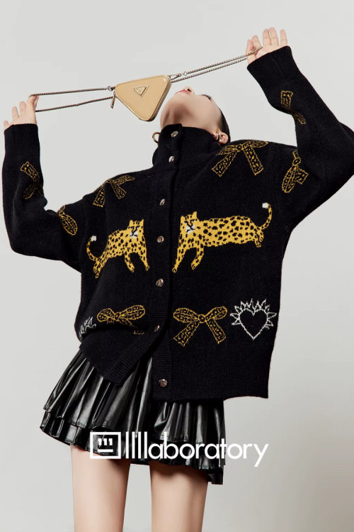 Stand Collar Leopard Jacquard Knit