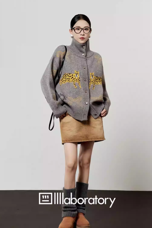 Stand Collar Leopard Jacquard Knit