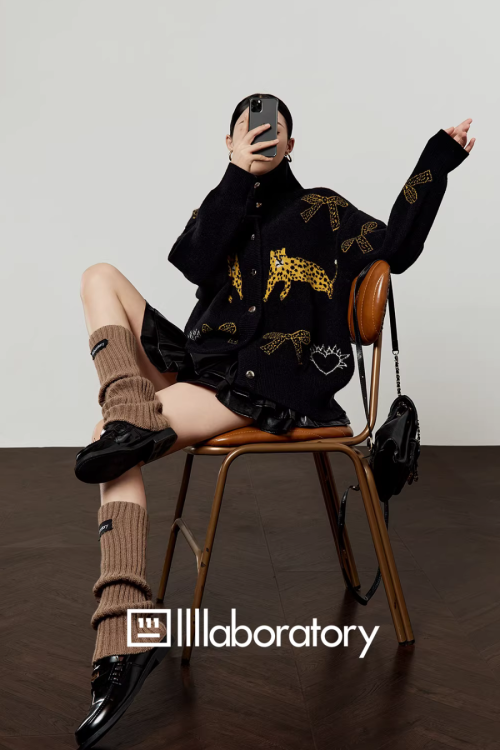 Stand Collar Leopard Jacquard Knit