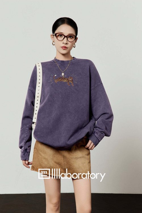 Tiger Motif Crewneck Top / Khaki Denim Skirt