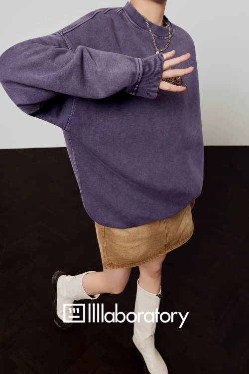 Tiger Motif Crewneck Top / Khaki Denim Skirt