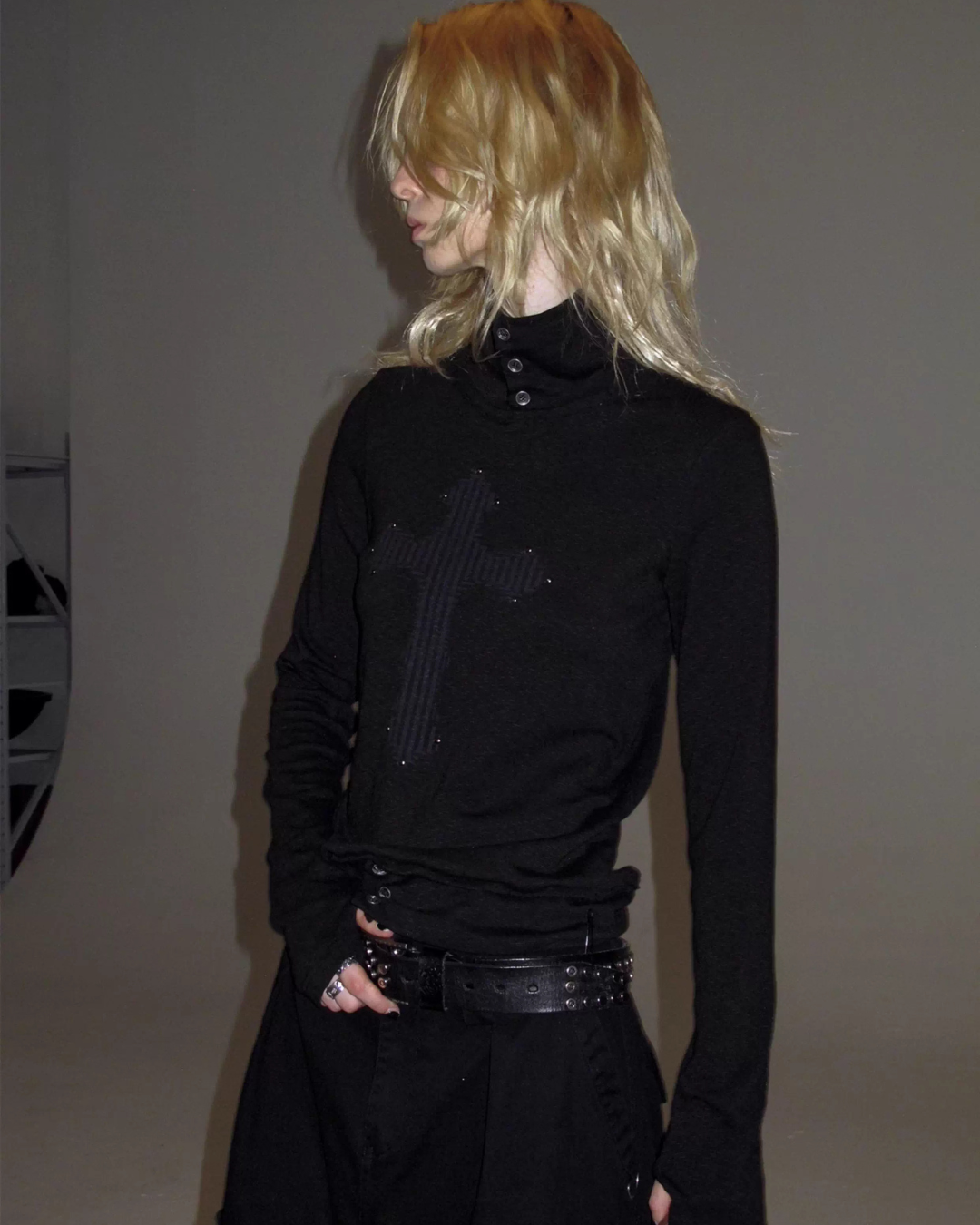 Turtleneck Finger Sleeve T-Shirt Turtleneck Finger Sleeve T-Shirt