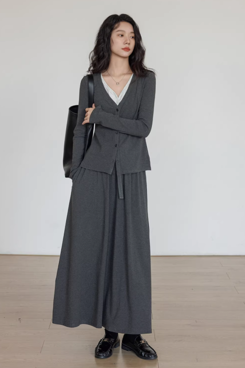 V-neck Basic Top / Long Skirt
