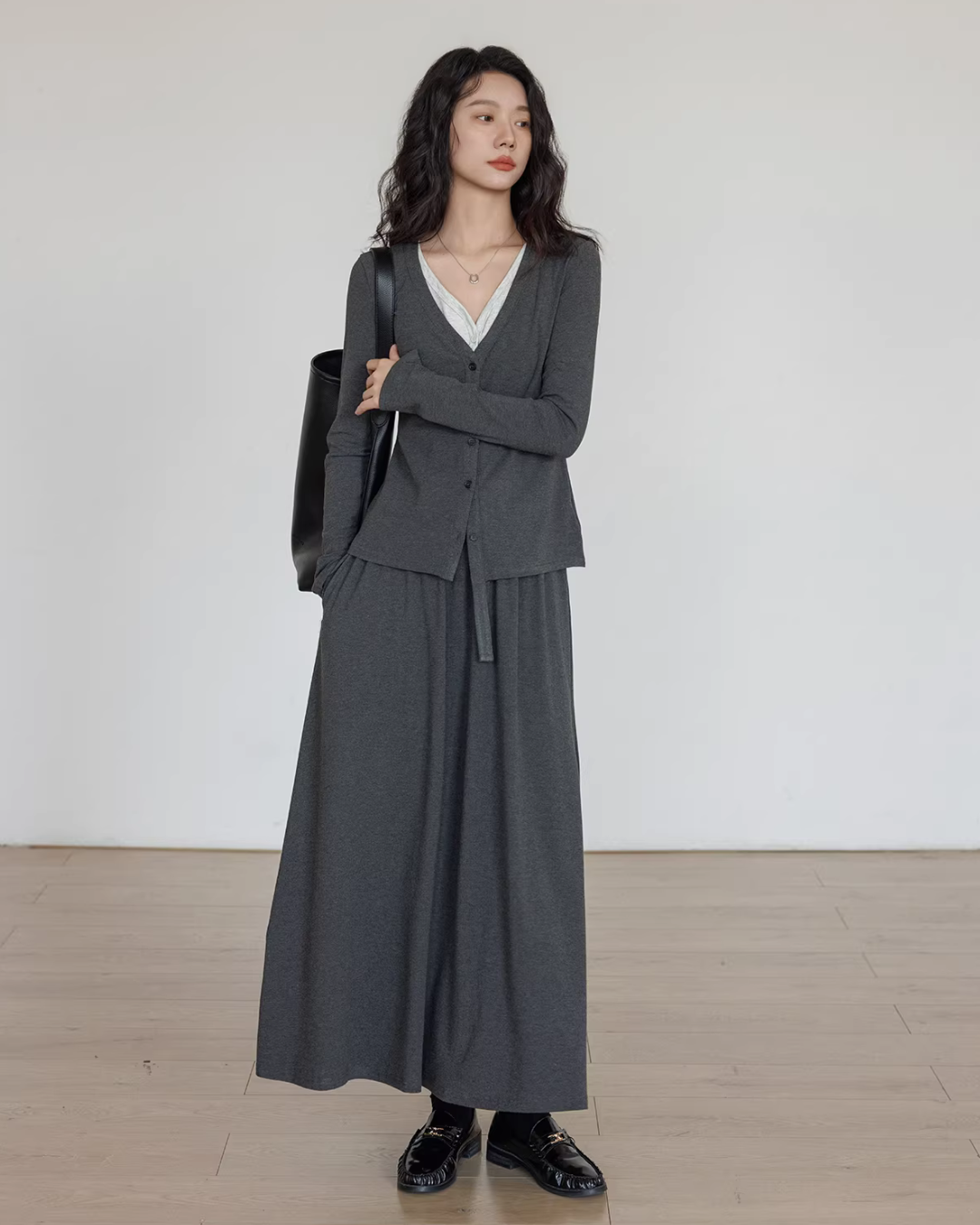 V-neck Basic Top / Long Skirt V-neck Basic Top / Long Skirt