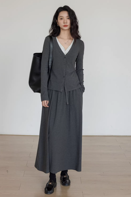 V-neck Basic Top / Long Skirt