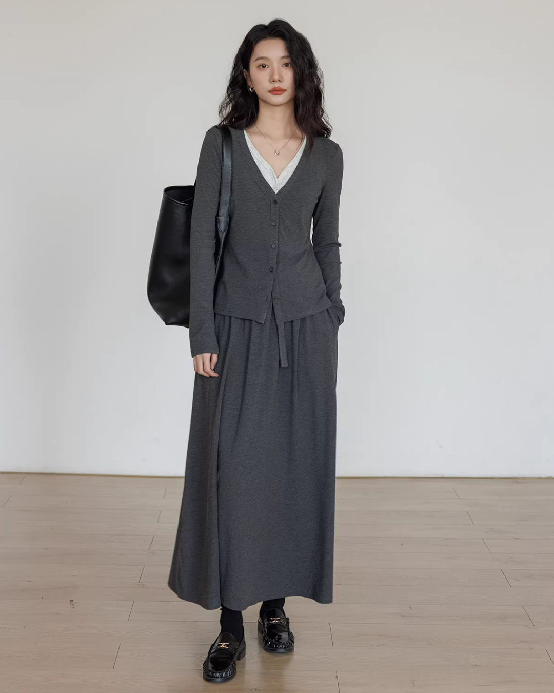 V-neck Basic Top / Long Skirt V-neck Basic Top / Long Skirt