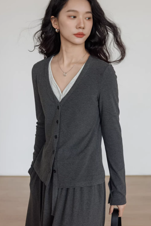 V-neck Basic Top / Long Skirt