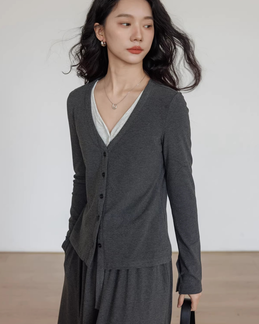 V-neck Basic Top / Long Skirt V-neck Basic Top / Long Skirt