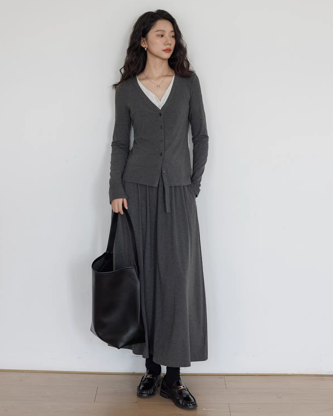 V-neck Basic Top / Long Skirt V-neck Basic Top / Long Skirt