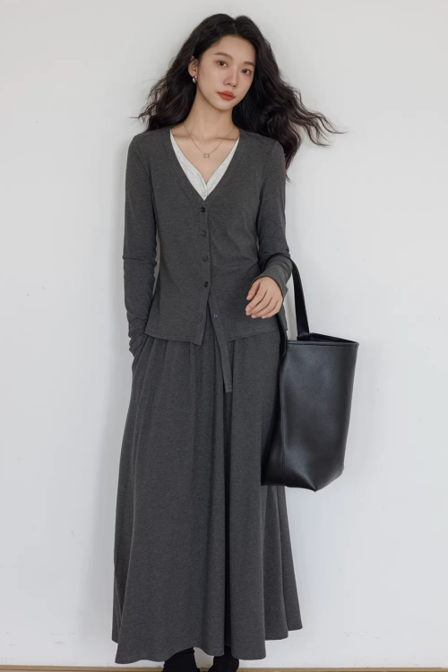 V-neck Basic Top / Long Skirt
