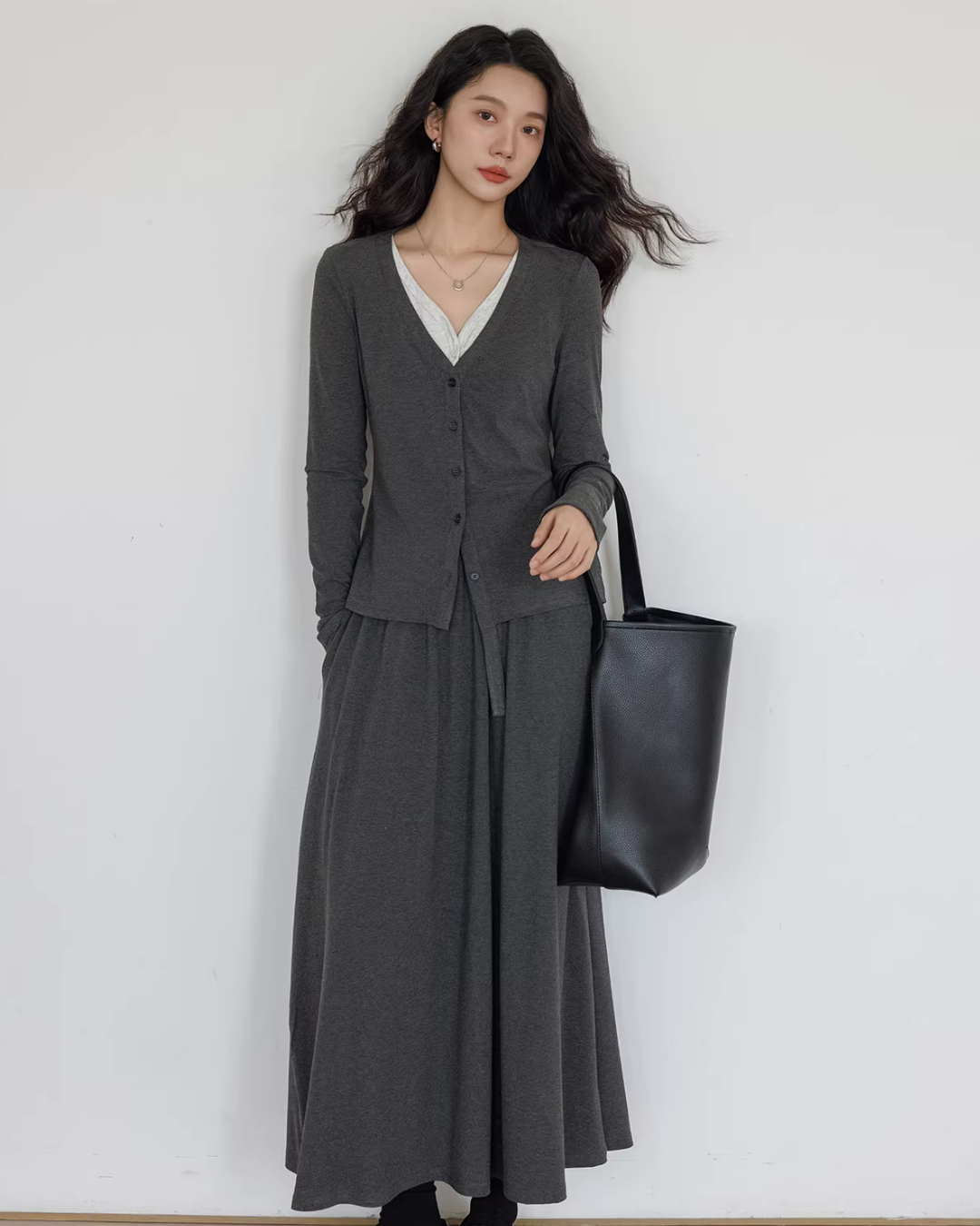 V-neck Basic Top / Long Skirt V-neck Basic Top / Long Skirt