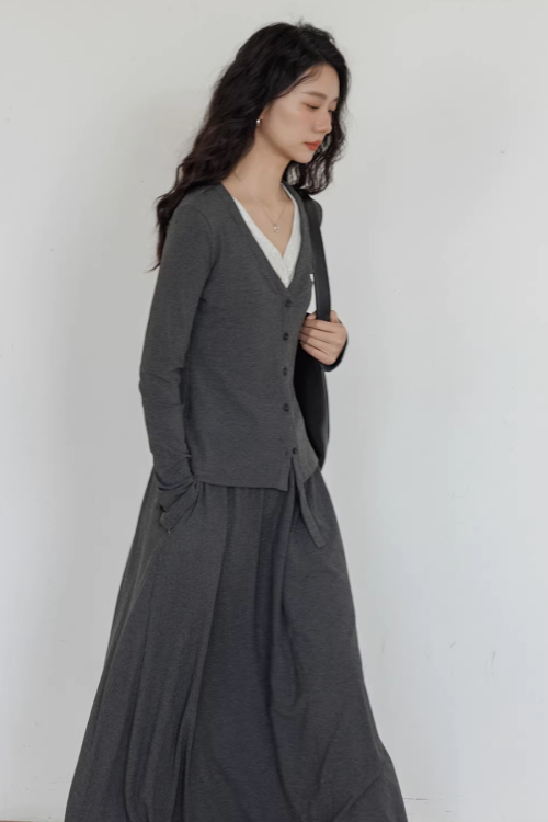 V-neck Basic Top / Long Skirt
