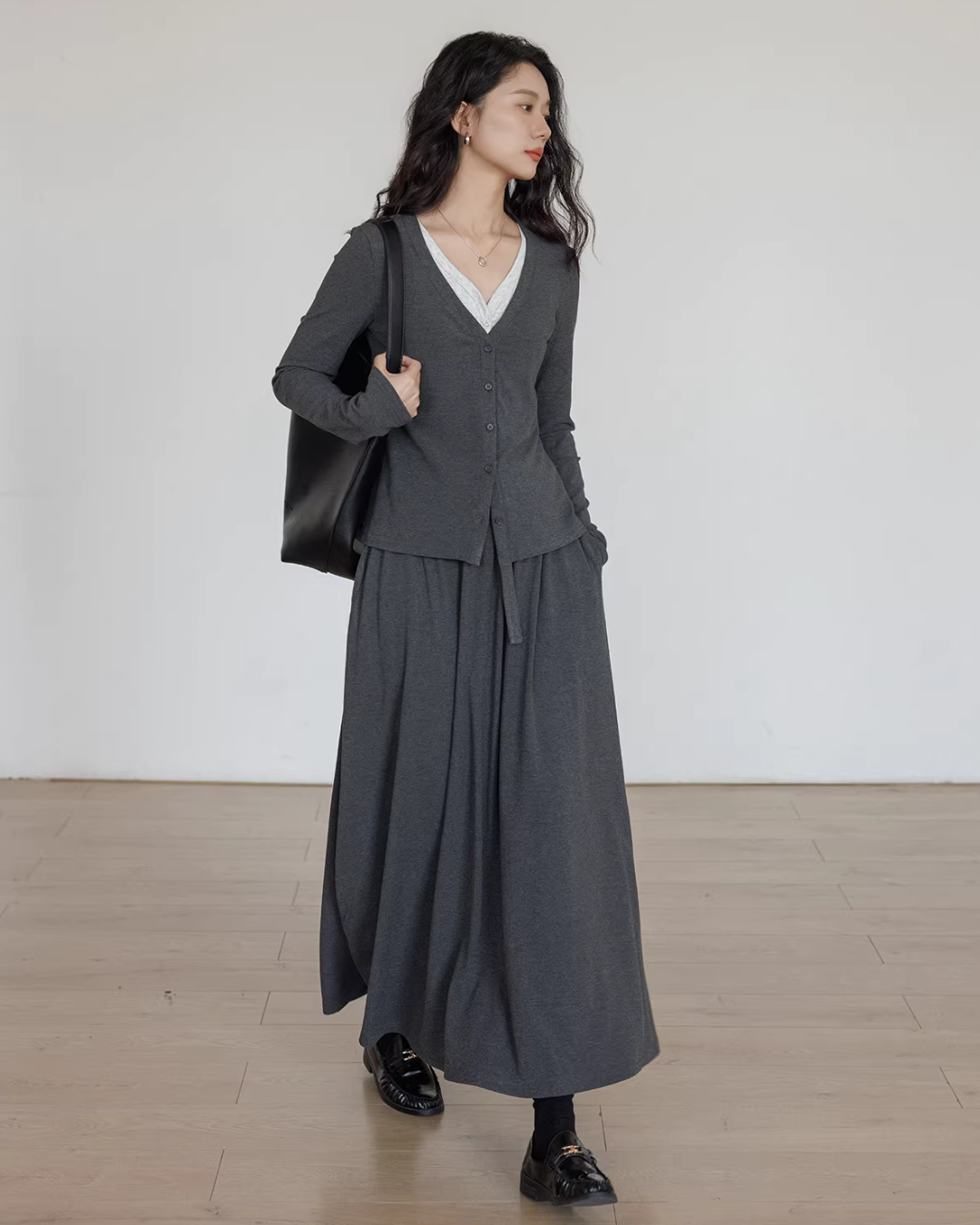 V-neck Basic Top / Long Skirt V-neck Basic Top / Long Skirt