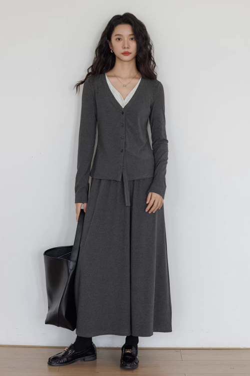 V-neck Basic Top / Long Skirt