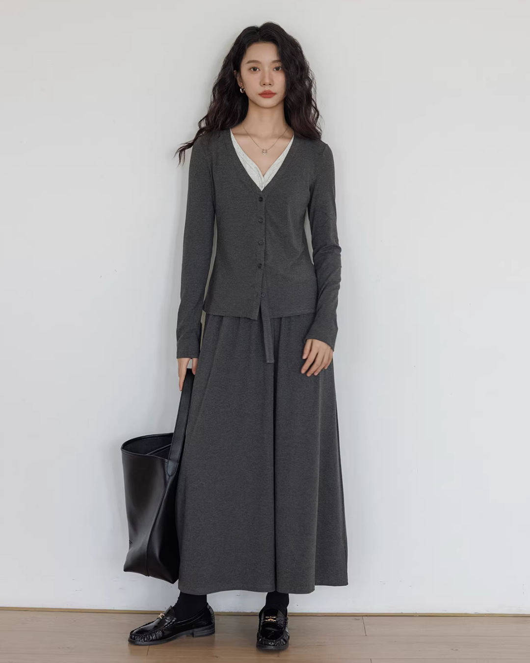 V-neck Basic Top / Long Skirt V-neck Basic Top / Long Skirt