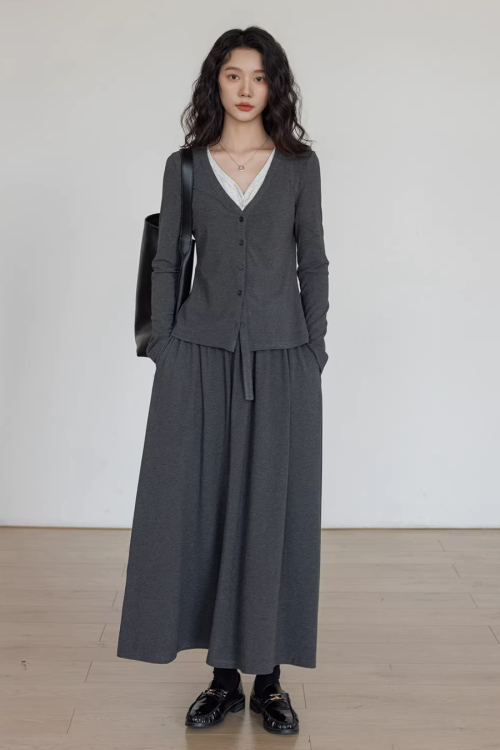 V-neck Basic Top / Long Skirt